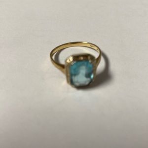 14K Gold Ring Size 5 1/2 Weight 2.45 Aqua Colored Stone